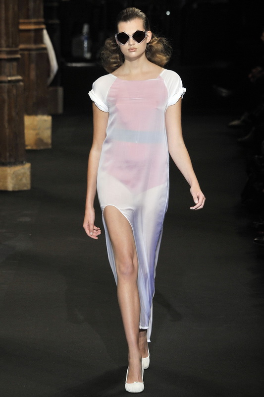 Hussein Chalayan 10ĸDƬ